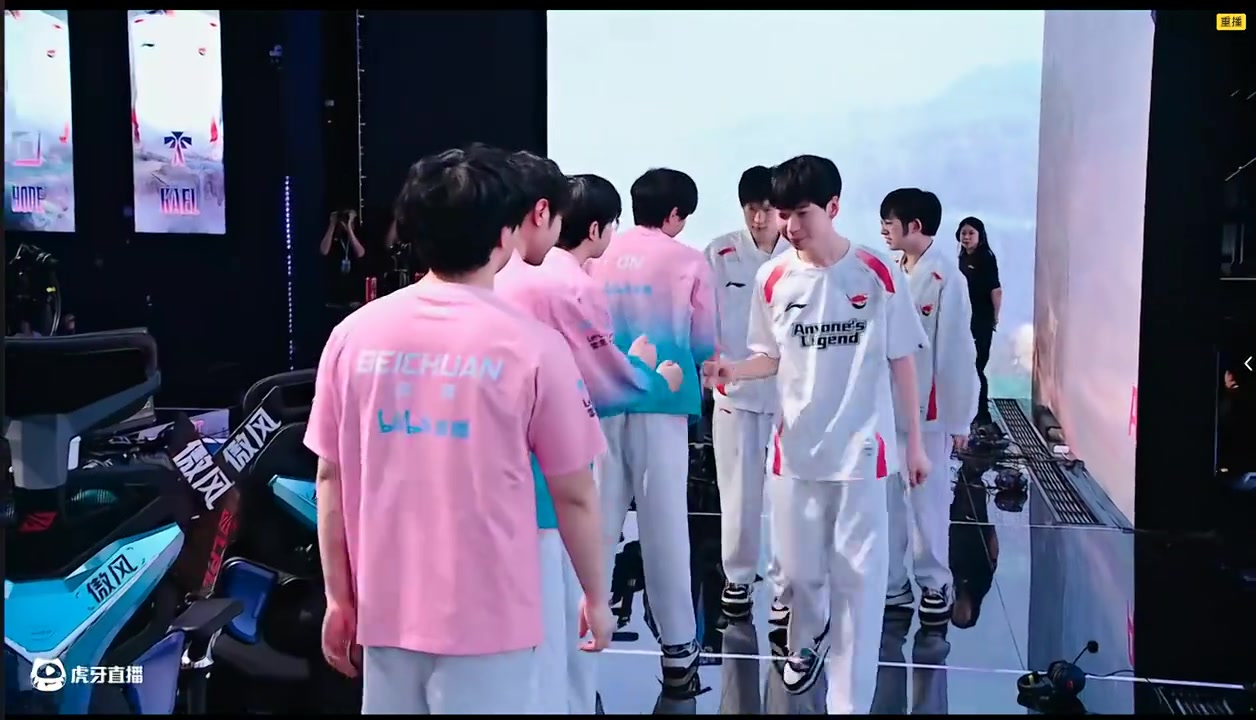 我见过这场面?ON看到Tabe激动的从后台跑出来没崩住笑了出来